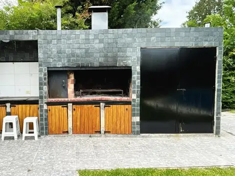 Casa en Alquiler Temporal con 3 cocheras