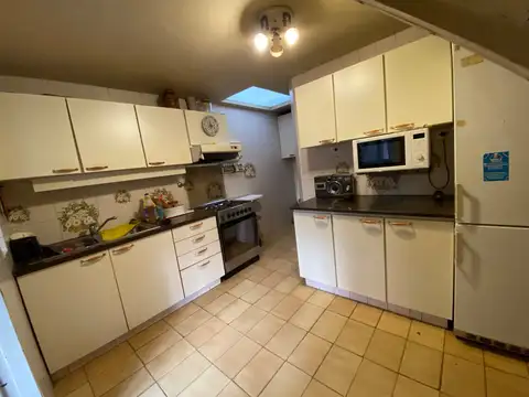 Casa 7 ambientes con 2 baños