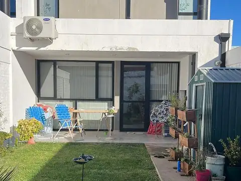 Depto Tipo Casa en Venta con 1 cocheras