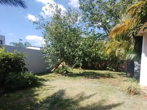 AMPLIO LOTE EN CASTELAR NORTE