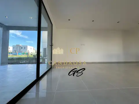 Casa 5 ambientes con 3 baños