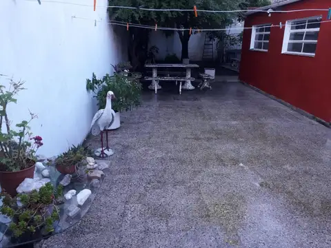 Casa 4 ambientes con 1 baño