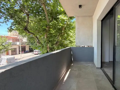 ALQUILER - DPTO MONOAMBIENTE + BALCON