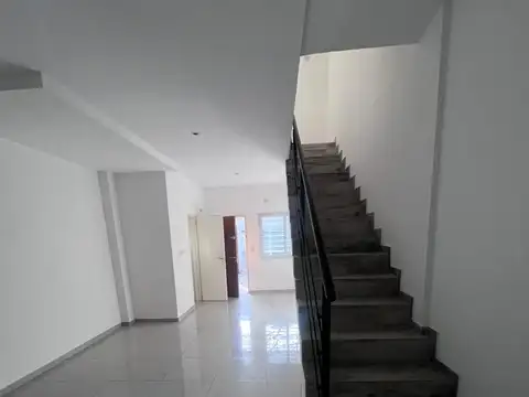 Casa en Alquiler con 1 cochera