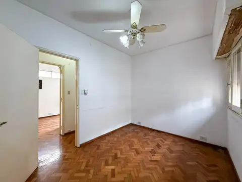 VENTA: Casa de pasillo de 3 Dormitorios con Terraza. Centro, Rosario.