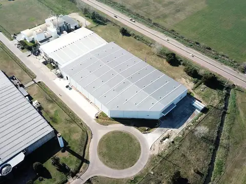 Galpón depósito 8800 m2 en  LA PLATA, NAVE INDUSTRIAL TRIPLE A ALQUILA O VENDE