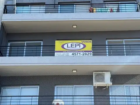 IMPECABLE 2 AMB. A ESTRENAR AL FRENTE CON BALCÓN  CORRIDO