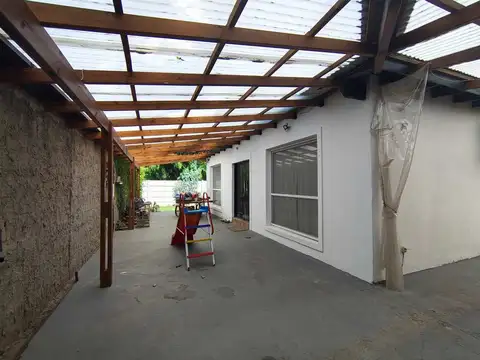 Casa 3 ambientes con 2 baños