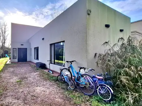CASA EN VENTA EN PEHUAJÓ CON PILETA 