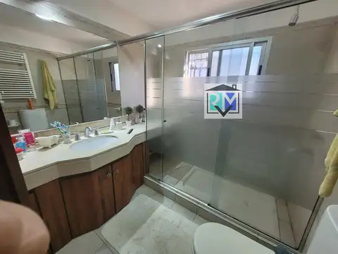 Casa 6 ambientes con 4 baños