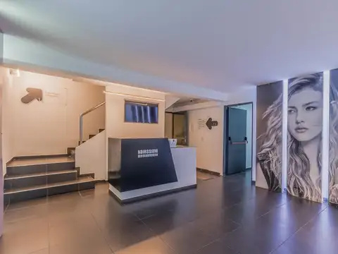 VENTA IMPORTANTE PROPIEDAD COMERCIAL, DOBLE FRENTE, PORTÓN LEVADIZO PARA CAMIONES, ALMAGRO