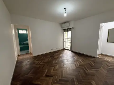 Departamento 2 ambientes amplio a metros de Plaza Las Heras
