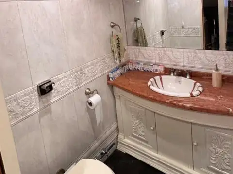 CASA DE 8 AMB EN MATADEROS CON GARAGE PARA 2 AUTOS Y FONDO