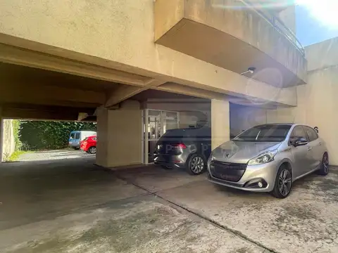 Ayacucho Cochera   al 1500 entre Garcia  Mansilla y Belgrano