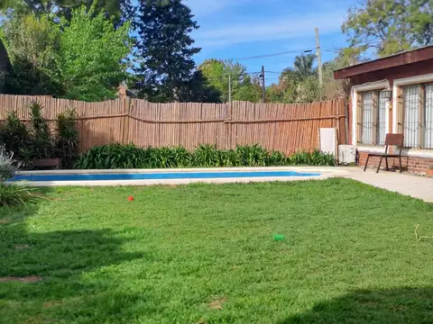 Casa 4 ambientes con 2 baños