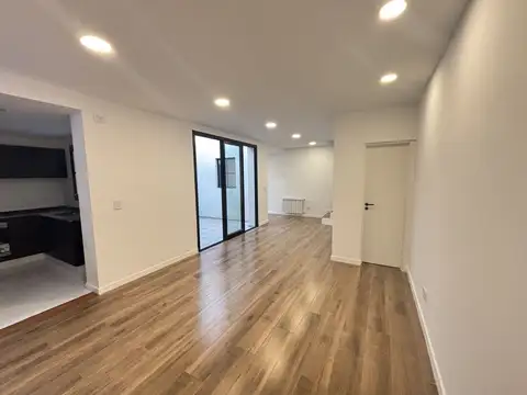 ¡EXCELENTE OPRTUNIDAD, RECICLADO INTEGRAMENTE A NUEVO, EN EXCELENTE UBICACION!