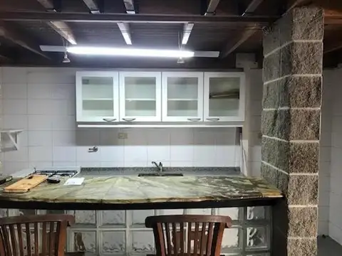 Oficina 5 ambientes con 2 baños