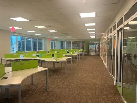 Oficina en Alquiler con 39 cocheras