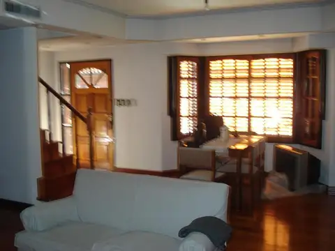 Casa en Venta con 3 cocheras