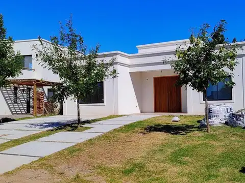 Casa en venta o alquiler a estrenar El Naudir