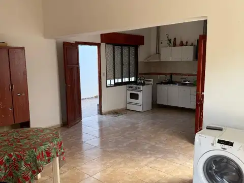 Casa 3 ambientes con 1 baño