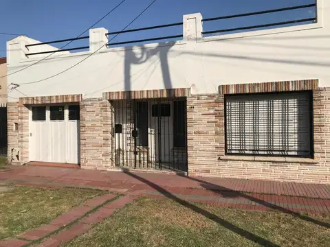 CASA EN LAVALLOL EXCELENTE PROPIEDAD ACEPTA PERMUTA 
