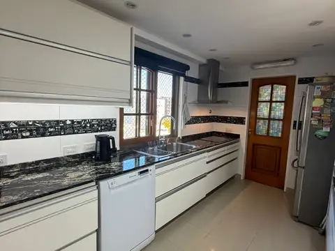 Tonelero 5800, Piso 6