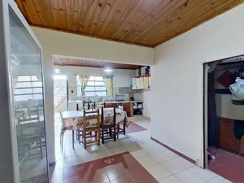VENTA CASA CON LOCAL Y DPTO FLORENCIO VARELA