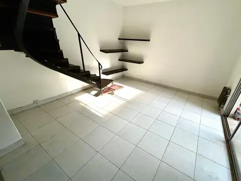 Depto Tipo Casa en Alquiler de 4 dormitorios