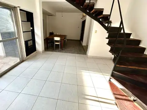 Depto Tipo Casa en Alquiler de 5 ambientes