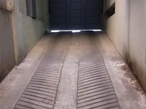 *COCHERA EN VENTA EN EDIFICIO CON POCOS AÑOS DE ANTIGUEDAD   *MUY BUENA UBICACIÓN *ACCESO POR RAMPA
