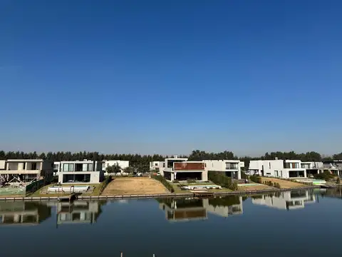 Casa en Venta con 5 cocheras