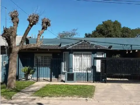 Casa en venta - 2 Dormitorios 1 Baño - Cocheras - 400Mts2 - Capitán Sarmiento