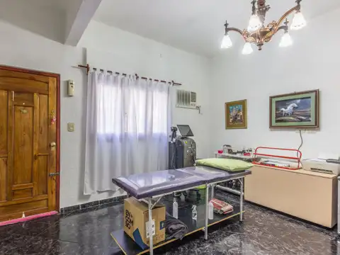 Tres Arroyos 2400, Piso 0