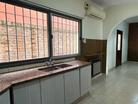 Depto Tipo Casa en Alquiler con 1 cocheras