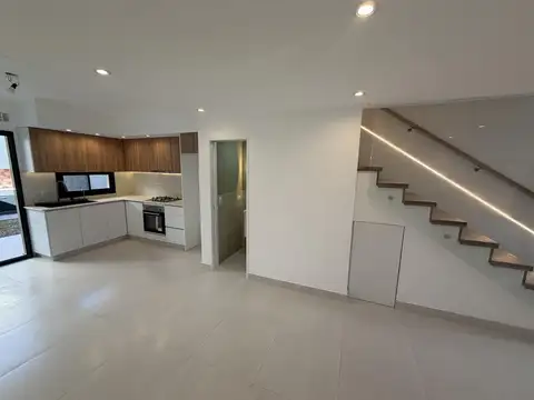 Casa 5 ambientes con 3 baños