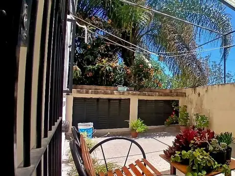 VENTA CASA 4 AMB + 3AMB + GALPON 11 COCH (CASEROS)