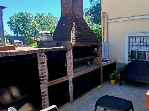 VENTA CASA 4 AMB + 3AMB + GALPON 11 COCH (CASEROS)