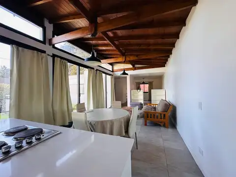 VENTA CASA 2/3 AMB PARQUE Y PARRILLA ACANTILADOS