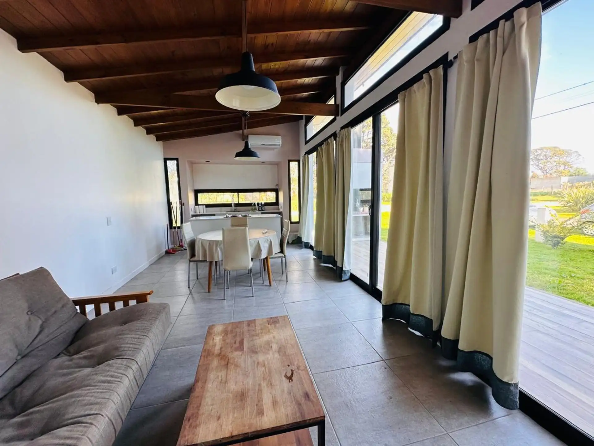 VENTA CASA 2/3 AMB PARQUE Y PARRILLA ACANTILADOS