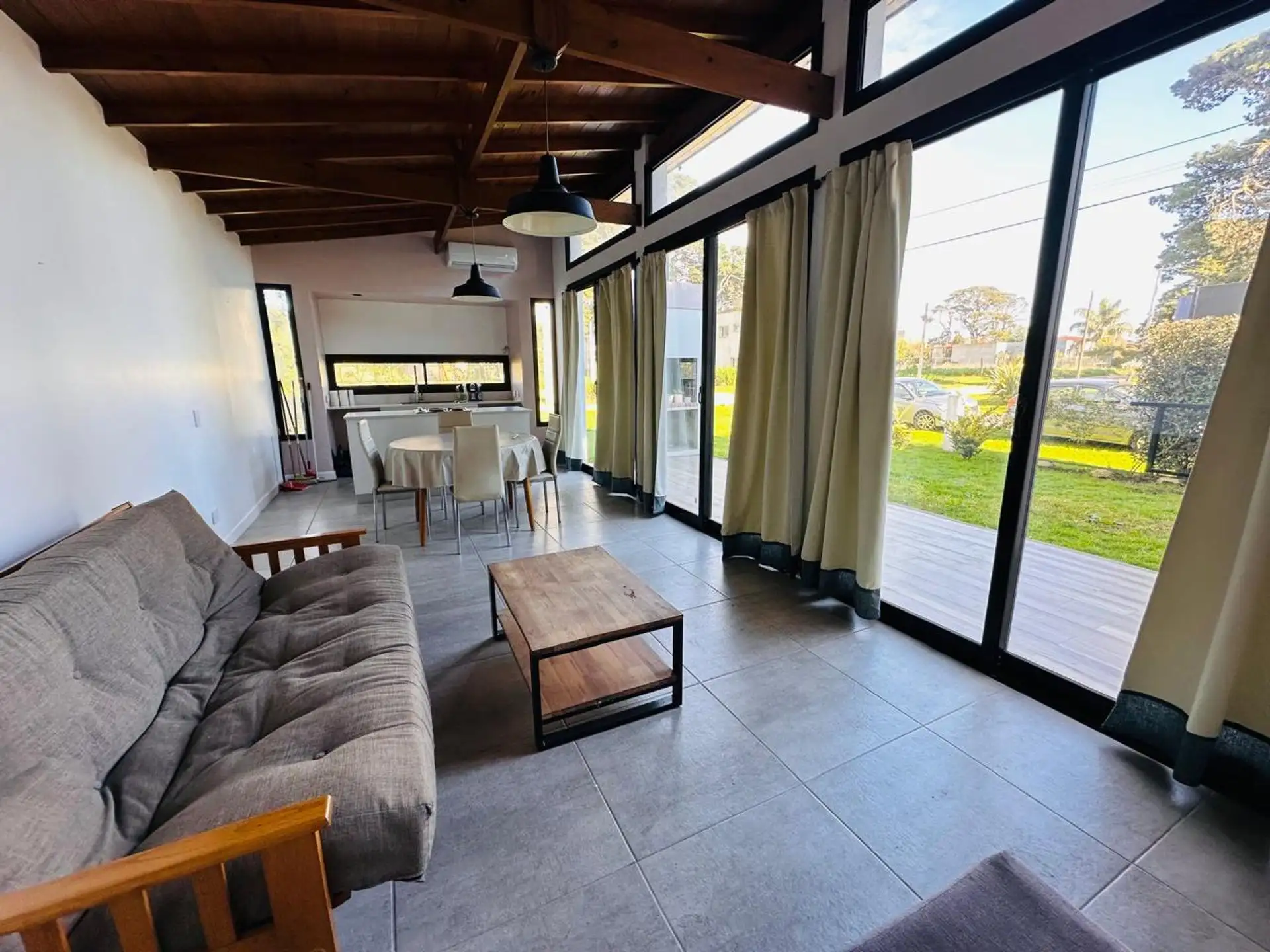 VENTA CASA 2/3 AMB PARQUE Y PARRILLA ACANTILADOS
