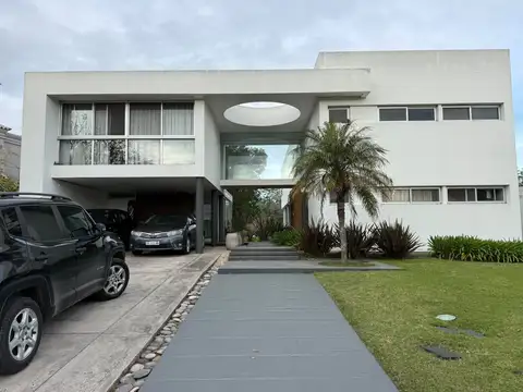 VENTA CASA SOBRE EXCLUSIVO LOTE AL BOSQUE, LOS CASTORES -NORDELTA
