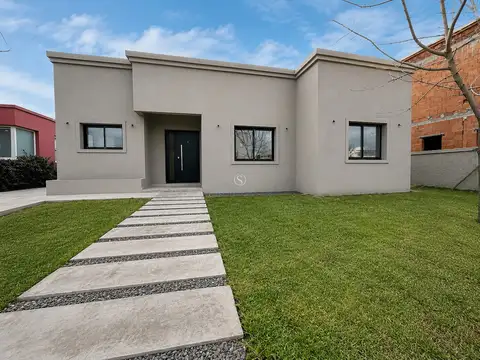 Casa  en Venta en Santa Lucia, Pilar del Este, Pilar