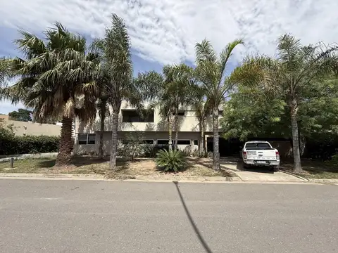 VENTA CASA JARDIN INGLES - 4 DORM - PILETA CLIMATIZADA