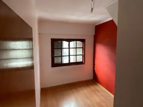Casa 6 ambientes con 2 baños