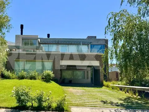 CASA EN ALQUILER CON PILETA, B° Bocahue, Neuquén.