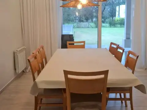 Casa en Alquiler Temporal con 2 cocheras