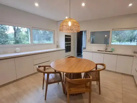 Casa en Alquiler Temporal en Club Miralagos, USD 2.900