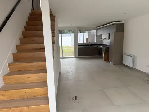Venta Casa Duplex de 3 dormitorios en housing con amenities seguridad 24 hs