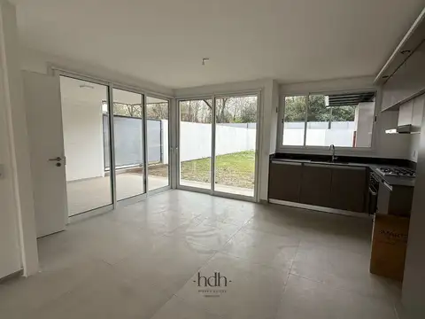 Venta Casa Duplex de 3 dormitorios en housing con amenities seguridad 24 hs
